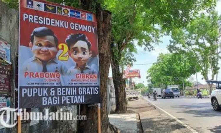 Visual Media Luar Ruang Implementasi gambar pada media baliho luar ruang