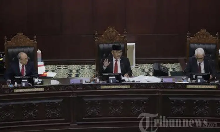 Sidang etik MKMK terhadap hakim konstitusi