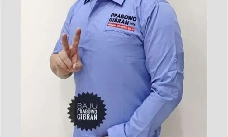 Kemeja biru langit yang elegan dan minimalis