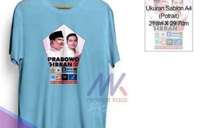 Simpatisan mengenakan atribut biru langit