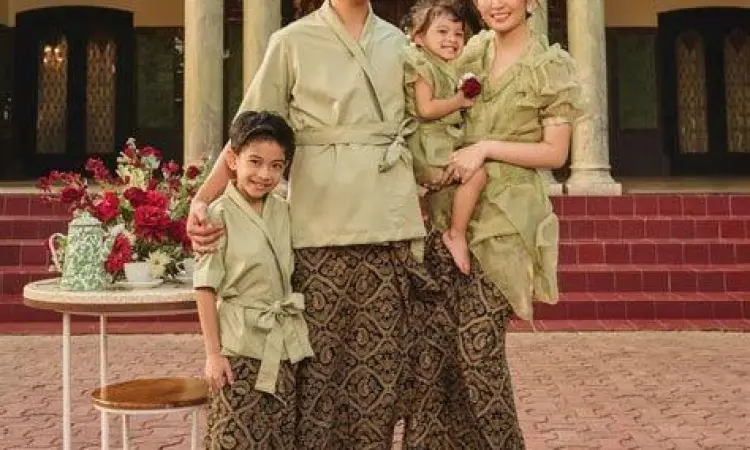 Keluarga Harmonis Gibran Rakabuming Gibran Rakabuming Raka dan Selvi Ananda bersama keluarga