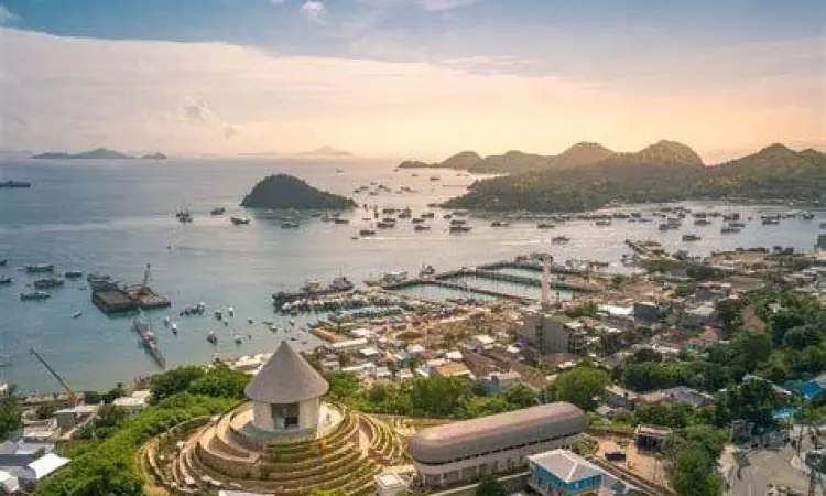 Destinasi Wisata Labuan Bajo Pemandangan alam Labuan Bajo NTT