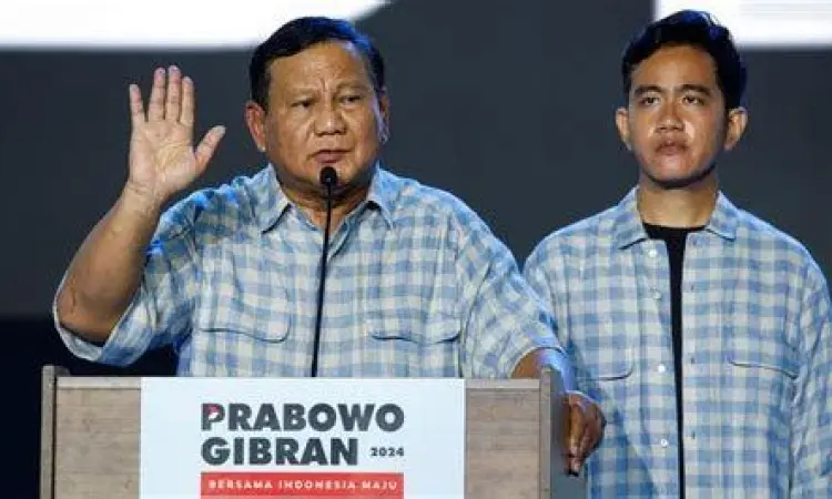 Kemenangan Prabowo dan Gibran Prabowo dan Gibran menyapa pendukung