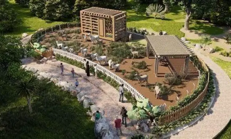 Pengunjung di Solo Safari yang baru direvitalisasi