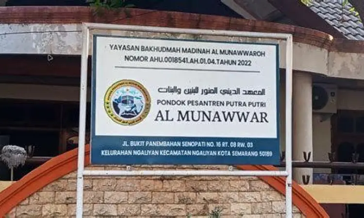 Munawar At Thareeq Gibran Rosadi di pondok pesantren