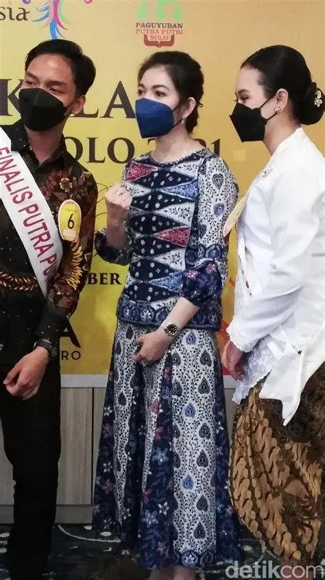 Selvi Ananda Putra Putri Solo Selvi Ananda saat menjadi pemenang Putra Putri Solo 2009