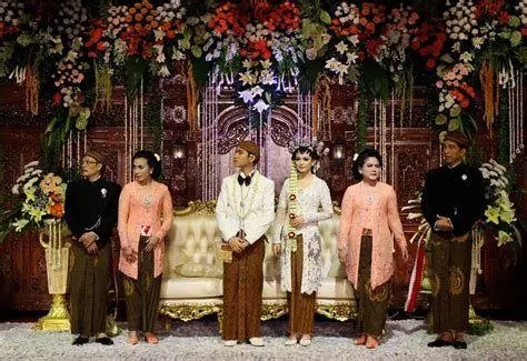 Pernikahan Gibran dan Selvi Momen pernikahan Gibran Rakabuming dan Selvi Ananda