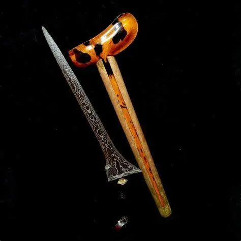 Simbol Kepemimpinan Jawa Simbol kepemimpinan Jawa sebagai manifestasi makna nama