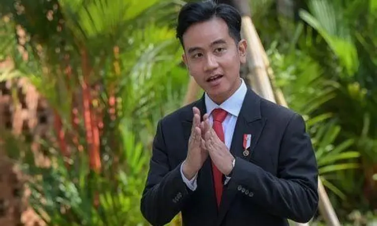 Gibran Rakabuming Raka Gibran Rakabuming Raka saat berbicara di depan publik