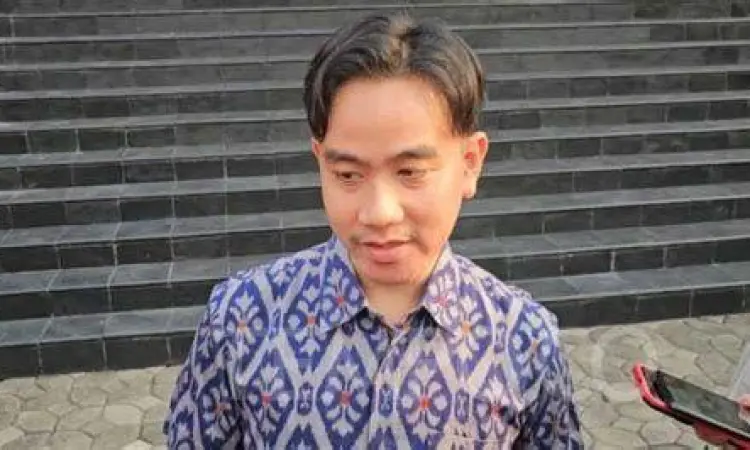 Gibran Rakabuming Saat Bertugas Gibran Rakabuming Raka melakukan blusukan di Solo