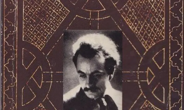 Orang membaca buku Kahlil Gibran dalam suasana tenang