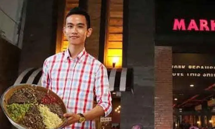 Gibran Pengusaha Kuliner Gibran Rakabuming saat mengelola bisnis kuliner Markobar
