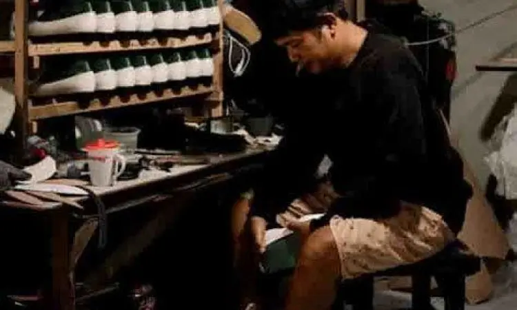 Industri Alas Kaki Nasional Suasana pabrik sepatu lokal di Indonesia