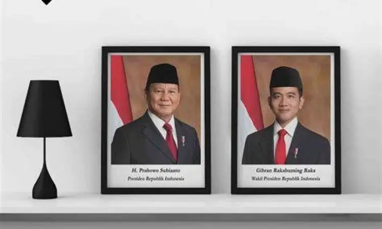 Contoh pemasangan bingkai foto wakil presiden di kantor