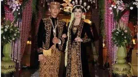 Tradisi Jawa di Pernikahan Gibran Selvi Prosesi adat Jawa Gibran dan Selvi