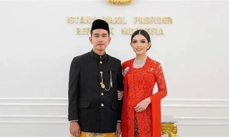 Gibran Rakabuming dan Selvi Ananda menggendong La Lembah Manah