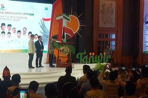 Diplomasi Digital Gibran Gibran Rakabuming berinteraksi dengan pemuda