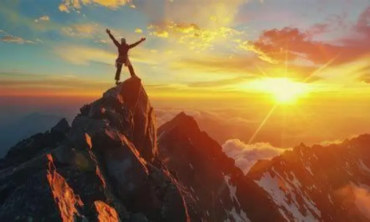 Harapan dan Kebangkitan Matahari terbit di pegunungan simbol harapan baru
