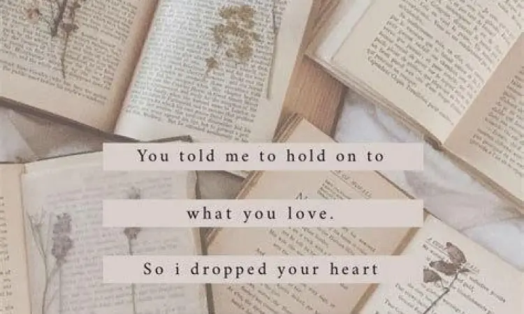 Suasana membaca buku puisi yang tenang