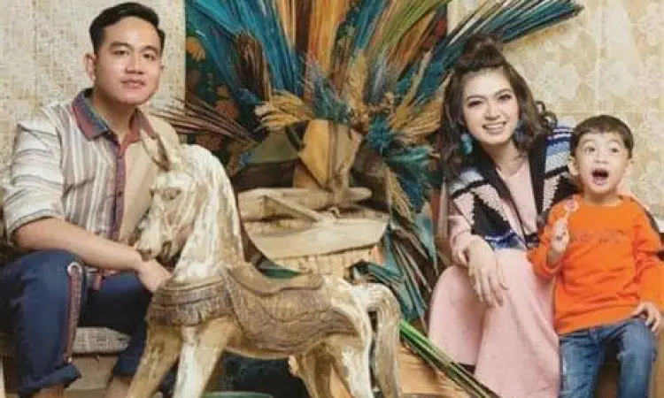 Selvi Ananda dan Anak-anak Selvi Ananda bersama Jan Ethes dan La Lembah Manah