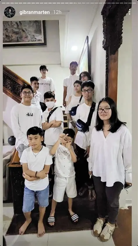 Gibran Marten dan Roy Marten Gibran Marten bersama keluarga besar Marten