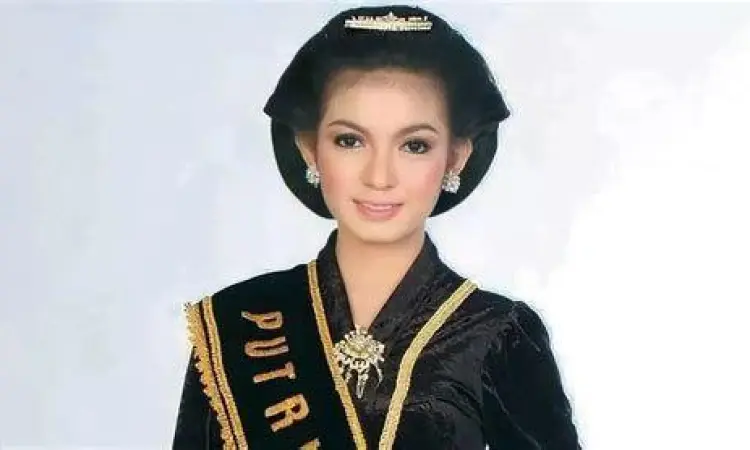 Kemenangan Selvi Ananda sebagai Putri Solo Selvi Ananda saat dinobatkan sebagai Putri Solo 2009