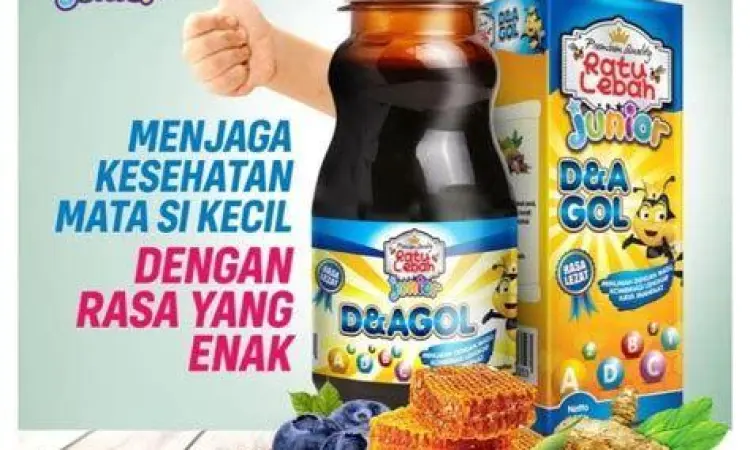 Anak cerdas sedang belajar dengan ceria