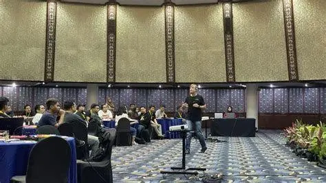 Gibran Huzaifah Global Speaker Gibran Huzaifah berbicara di konferensi internasional