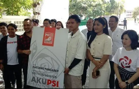 Ekspansi Politik Kaesang Pangarep Kaesang Pangarep dalam sebuah konferensi pers partai