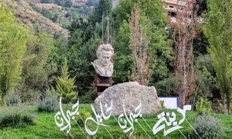 Desa Bsharre Lebanon Pemandangan desa Bsharre Lebanon tempat kelahiran Kahlil Gibran