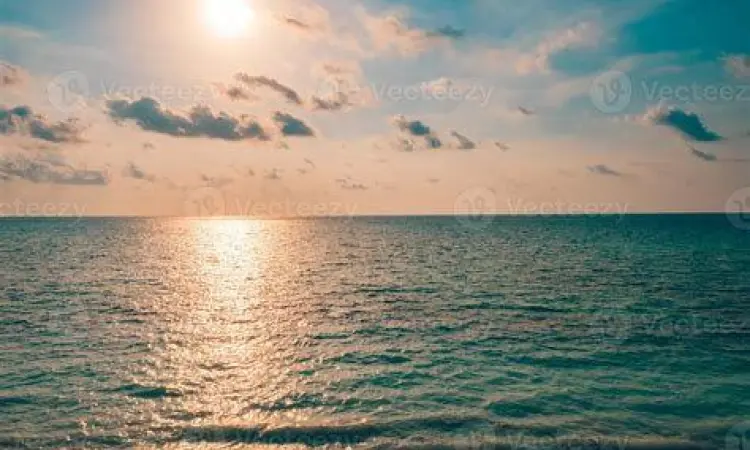 Ketenangan Batin Gibran Pemandangan laut saat matahari terbenam untuk meditasi