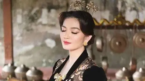 Selvi Ananda Putri Solo Profil Selvi Ananda istri Gibran Rakabuming