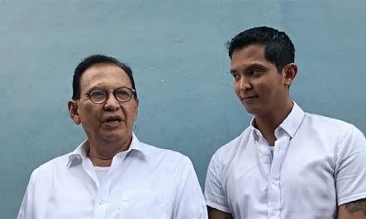 Gibran Marten bersama ayahnya Roy Marten