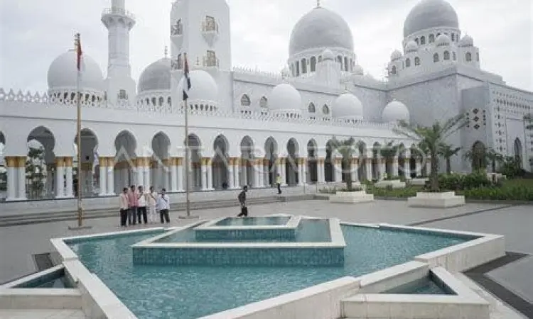 Masjid Raya Sheikh Zayed Surakarta Ikon Baru