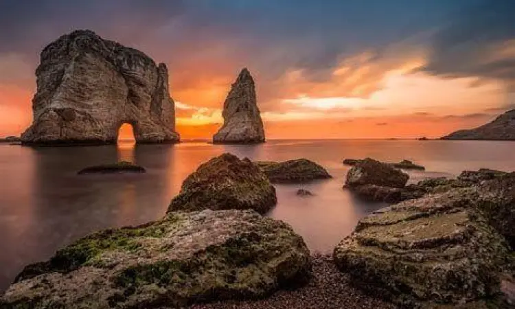 Inspirasi Alam Gibran Pemandangan malam di pegunungan Lebanon tempat Gibran dibesarkan