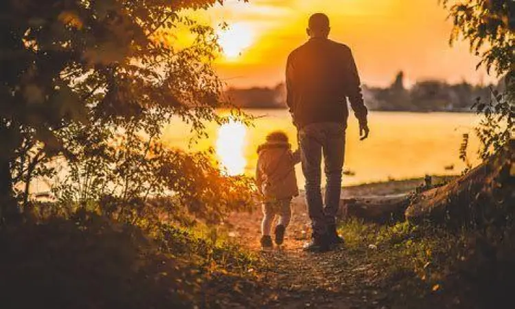 Kemandirian Anak dan Orang Tua Orang tua dan anak berjalan bersama menuju masa depan