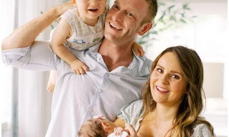 Keluarga bahagia dengan bayi laki-laki