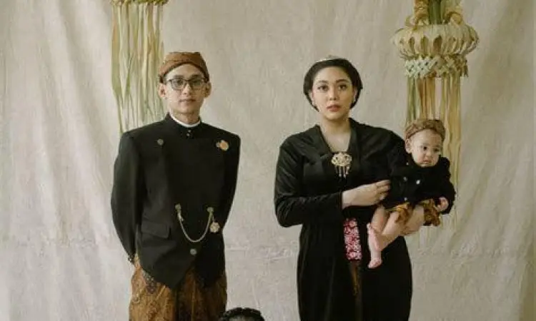 Pendidikan Anak Jawa Modern Interaksi keluarga modern di Jawa dalam mendidik anak