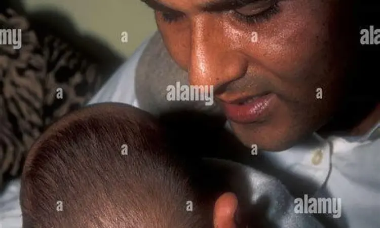 Pemberian Nama Bayi Prosesi pemberian nama bayi laki-laki islami