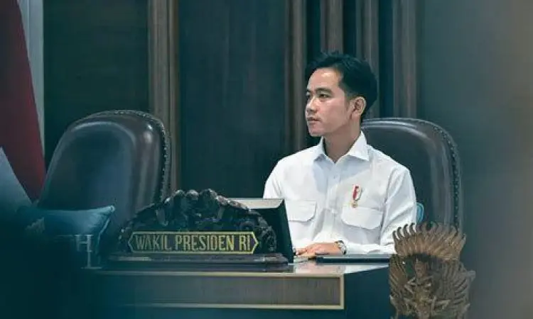 Gaya kasual Gibran Rakabuming Raka dengan brand lokal