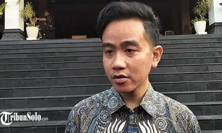 Kolaborasi Politik Gibran dan Kaesang Gibran dan Kaesang dalam pertemuan politik