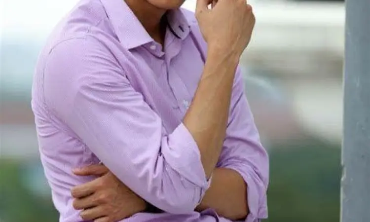 Gibran Marten Close Up Potret wajah Gibran Marten dengan senyum autentik