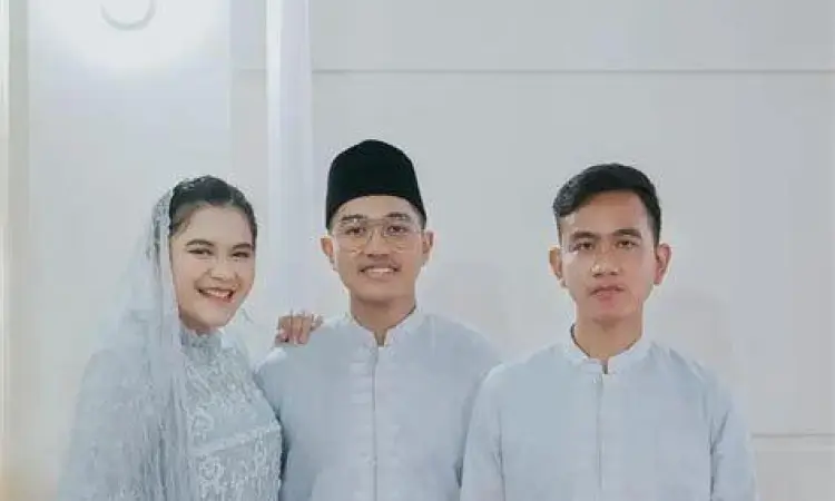 Kaesang dan Gibran Bersaudara Foto kaesang dan gibran dalam momen santai