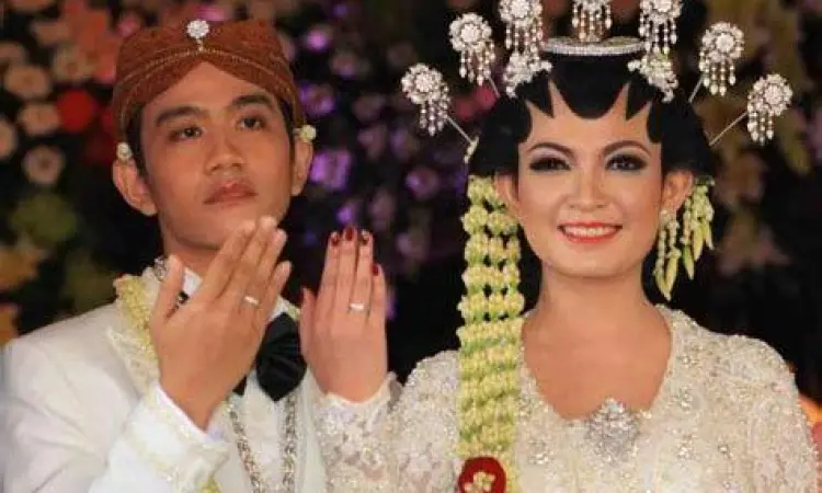 Tradisi Adat Jawa Gibran Selvi Prosesi adat jawa pernikahan Gibran dan Selvi