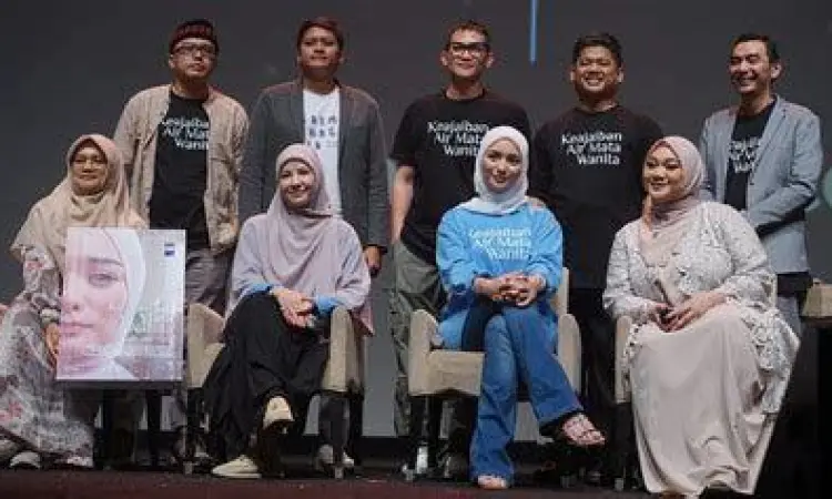 Keluarga kecil Rezky Aditya dan Citra Kirana bersama Gibran Arshaka Keenandra