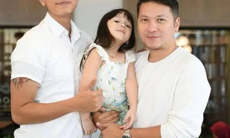 Aktivitas Gibran Marten Gibran Marten saat menghadiri sebuah gala