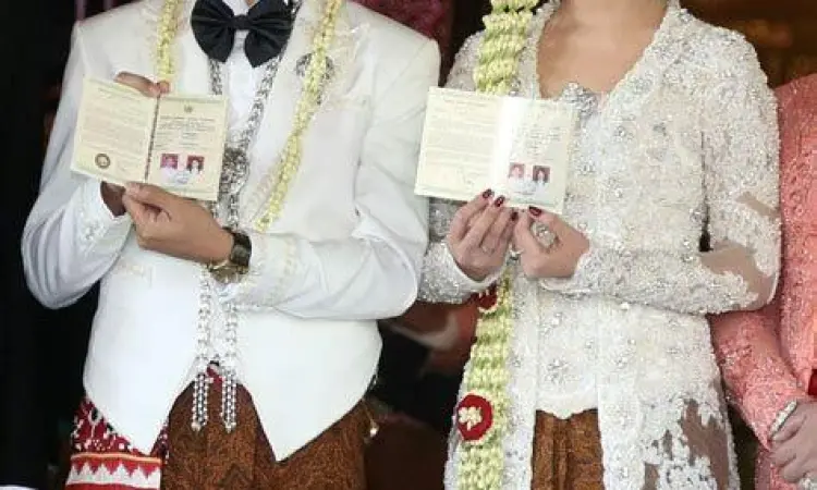 Gibran Rakabuming Raka dan Selvi Ananda saat akad nikah