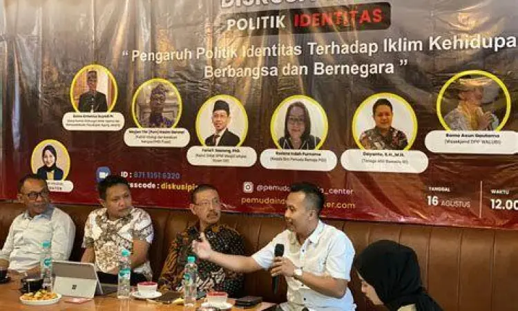 Politik Muda Anak muda Indonesia berdiskusi politik