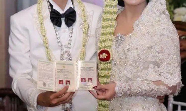 Riasan pengantin Selvi Ananda dengan adat Solo Putri