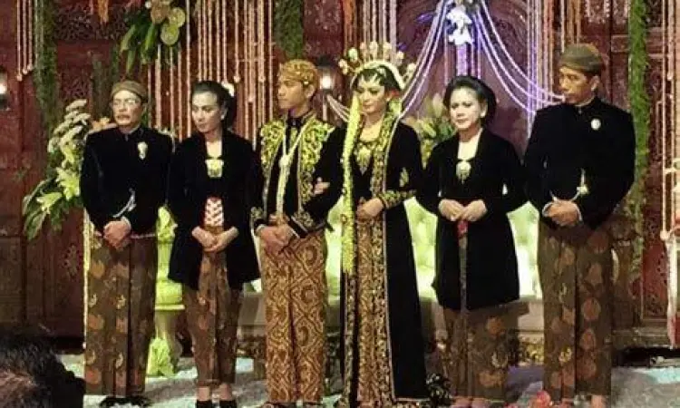Pernikahan Gibran dan Selvi Suasana pernikahan Gibran Rakabuming dan Selvi Ananda di Solo